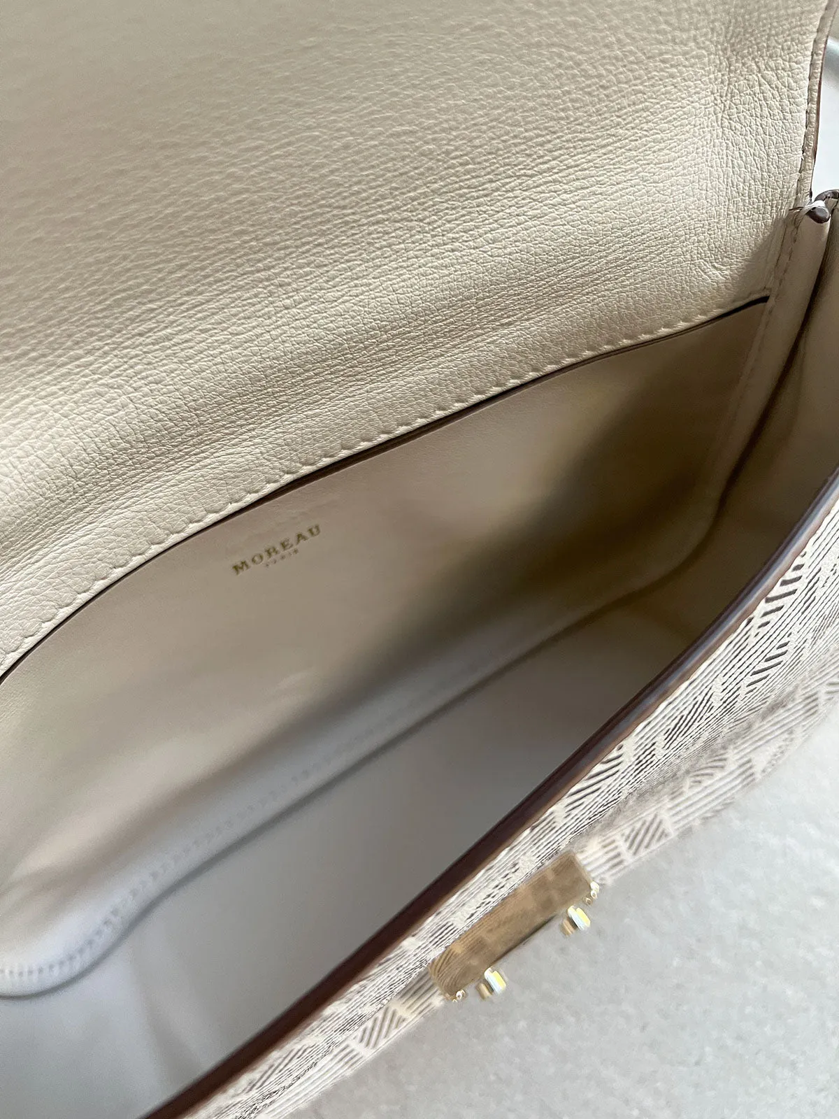CROISETTE Crossbosy Calf, Milk Moreau Bags