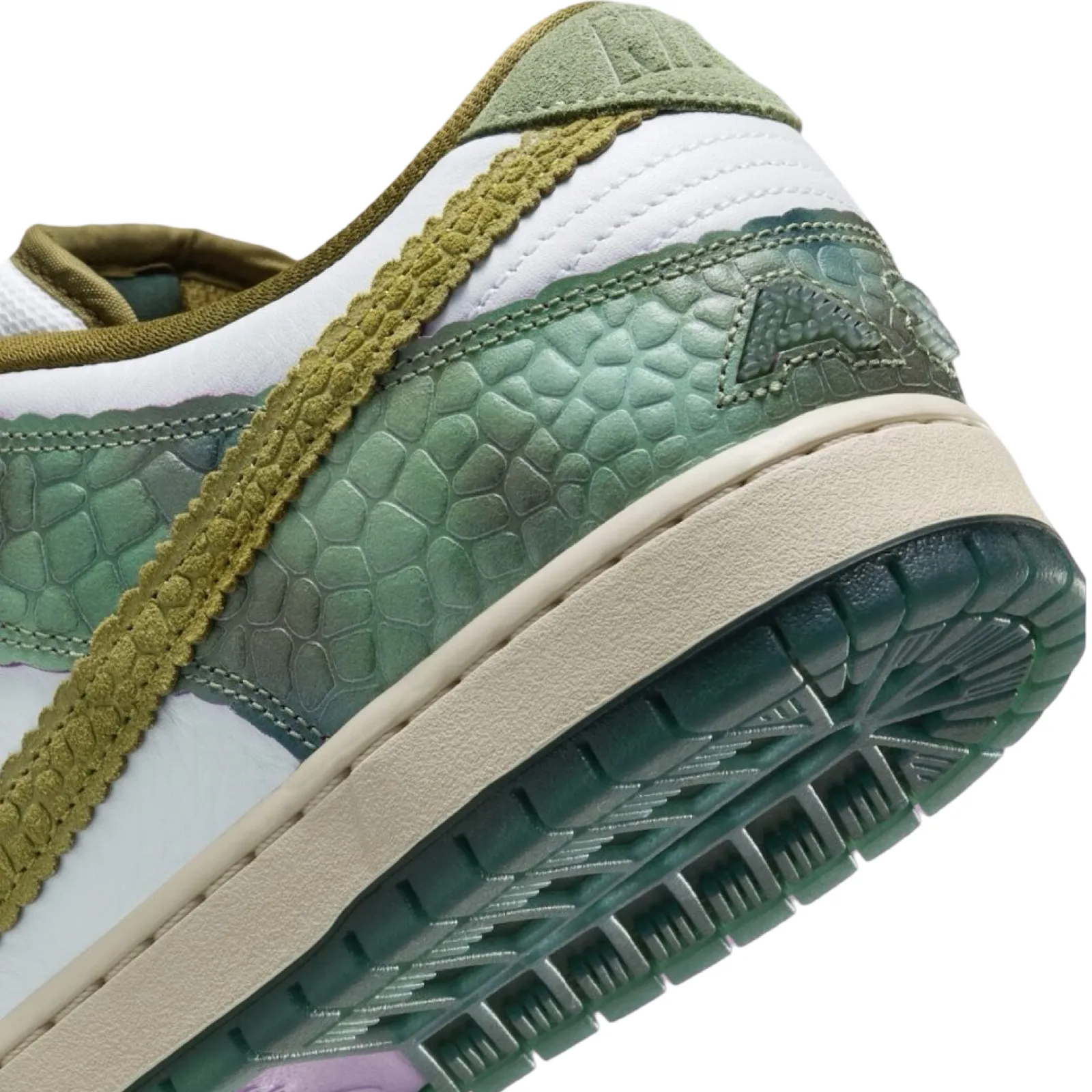 Nike SB Dunk Low Pro QS Oil Green Desert Moss White Nike Dunk