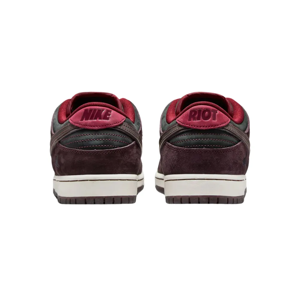 Nike SB Dunk Low Riot Skateshop Mahogany Dark Beetroot Team Red Sail Night Maroon Nike Dunk