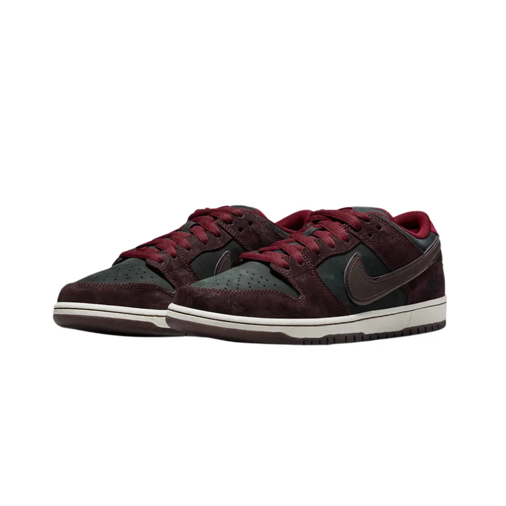 Nike SB Dunk Low Riot Skateshop Mahogany Dark Beetroot Team Red Sail Night Maroon Nike Dunk