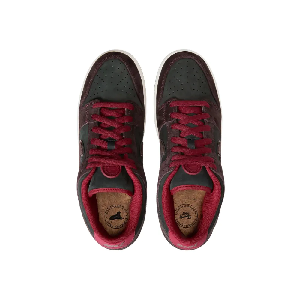Nike SB Dunk Low Riot Skateshop Mahogany Dark Beetroot Team Red Sail Night Maroon Nike Dunk