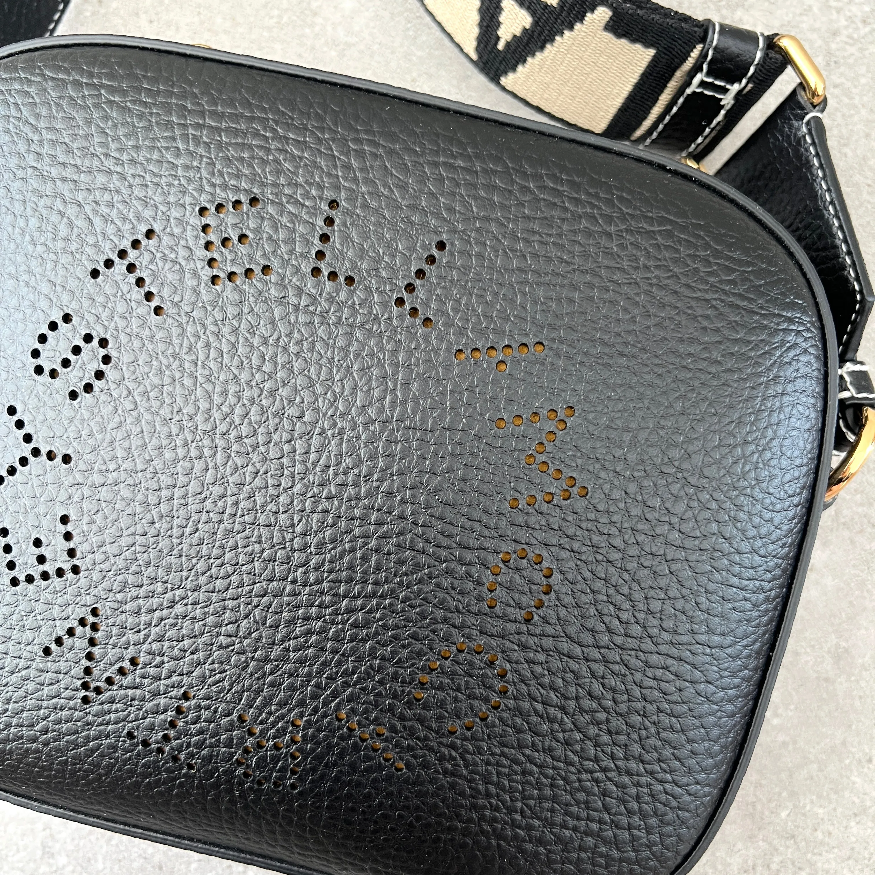 Stella Logo Camera Bag Grain, Black Bags_Stella Mccartney_Bags