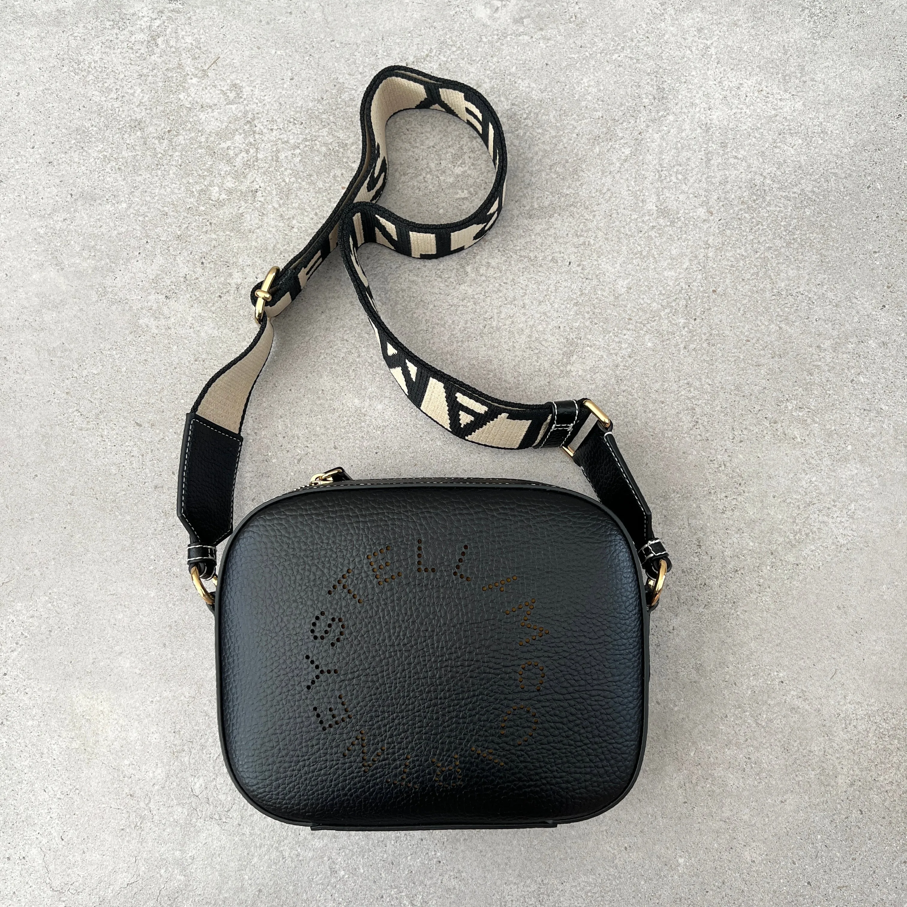 Stella Logo Camera Bag Grain, Black Bags_Stella Mccartney_Bags